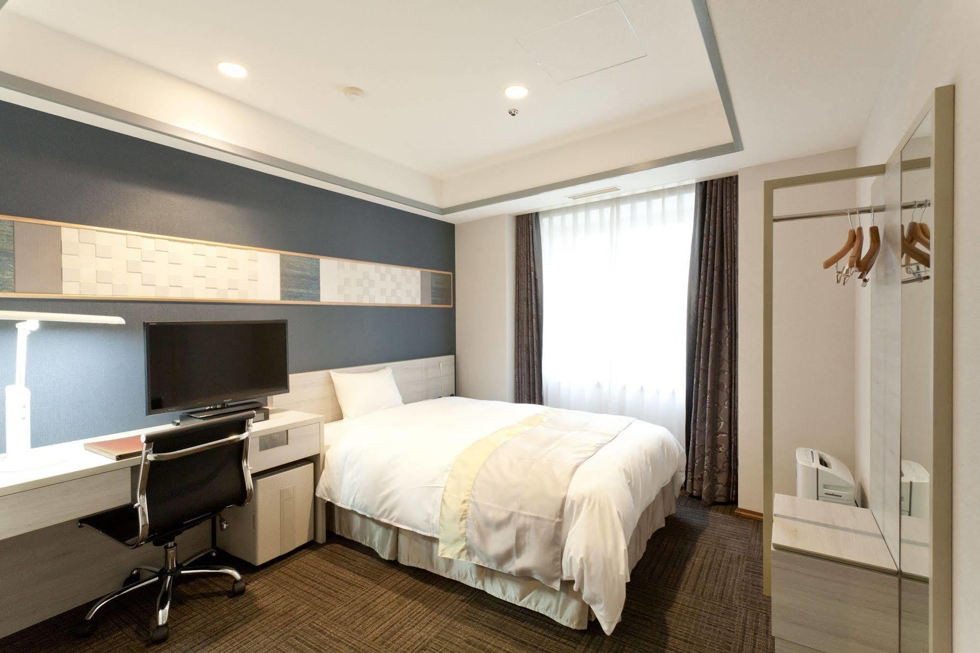 Hotel Tokyo Garden Palace Exterior photo